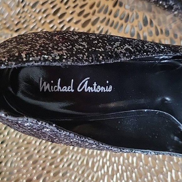 Shoes - Picture 2 of 4